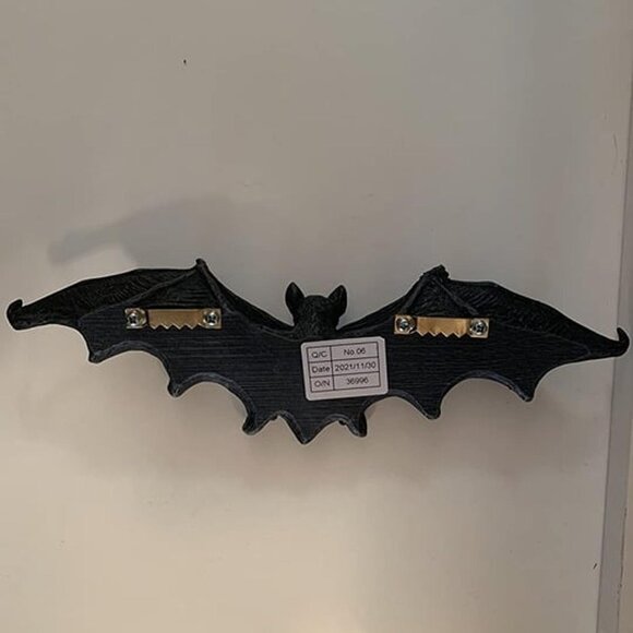New Key Hook Rack - Vampire Bat Key Holder Wall Sculpture Halloween Bats, Medium - Picture 1 of 7